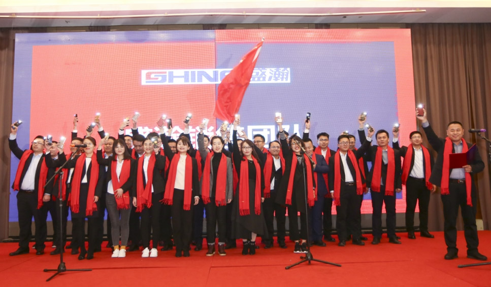 通辽HAPPY8开心8年会员工合影