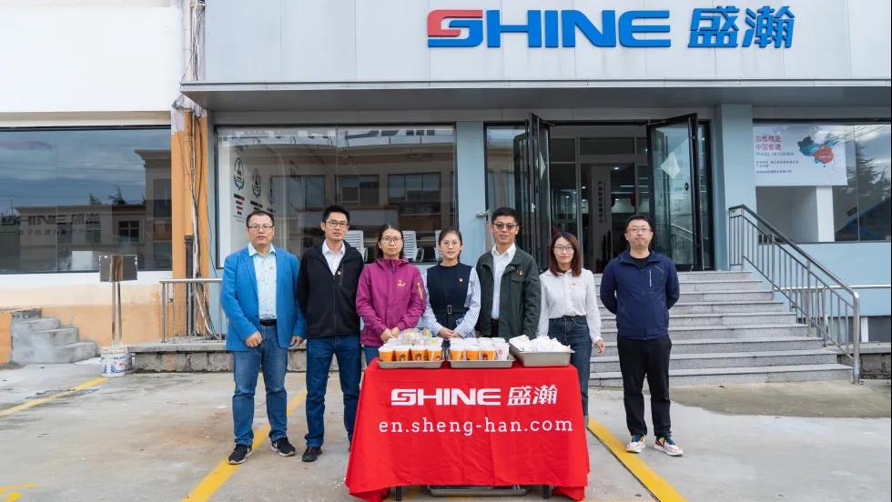 HAPPY8开心8党员合影