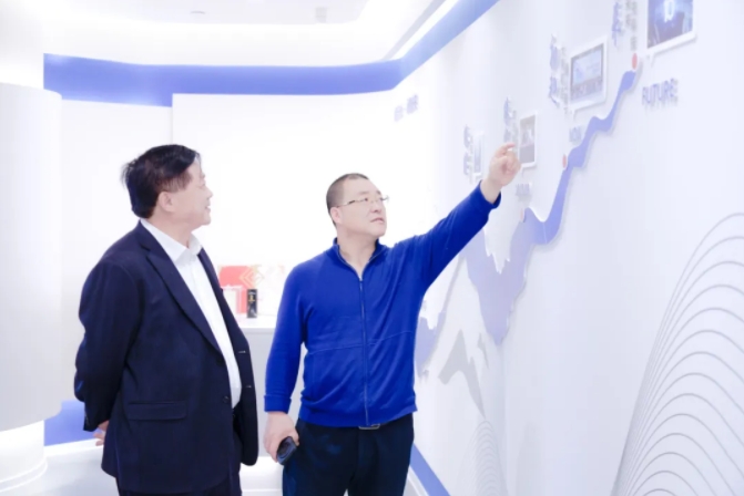 崂山尝试室唐波钻研员一行赴HAPPY8开心8调研互换，共促海洋设备自主化发展